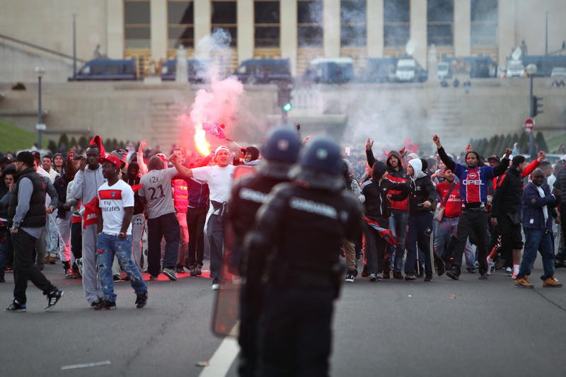 Illustration for article titled PSG's Championship Parade Ended In Riots